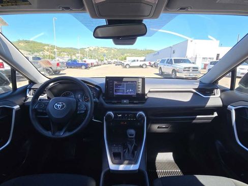 Used 2022 Toyota RAV4 LE AWD/4WD image 15