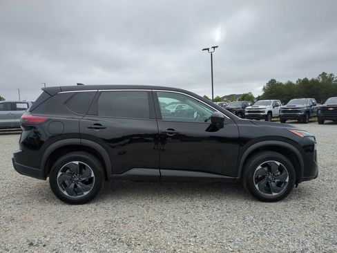 Used 2024 Nissan Rogue SV AWD/4WD image 11