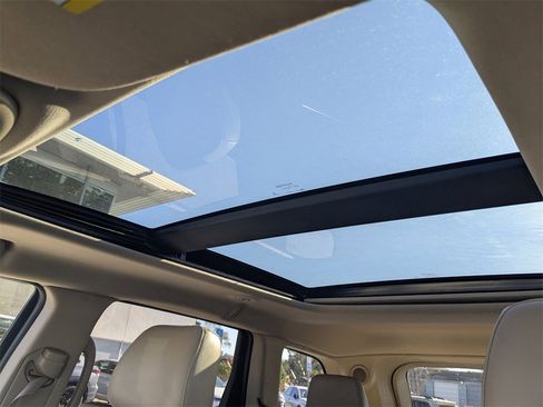 Used 2017 Jeep Grand Cherokee Limited w/ Luxury Group II image 32