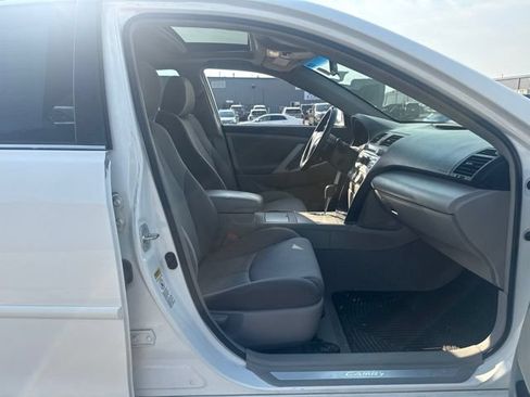 Used 2011 Toyota Camry SE w/ SE Extra-Value Pkg #1 FWD image 15
