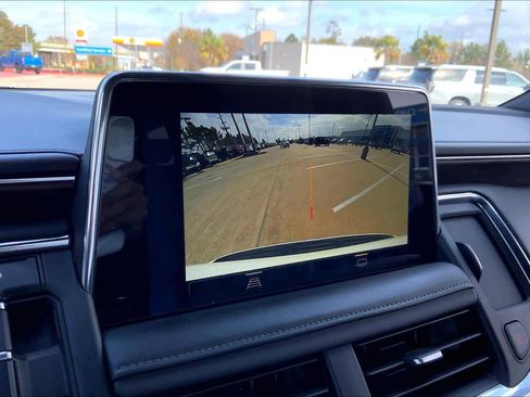 Used 2023 Chevrolet Suburban LT image 28