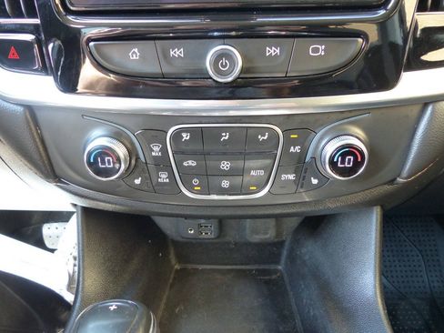 Used 2020 Chevrolet Traverse LT w/ LT Premium Package FWD image 37
