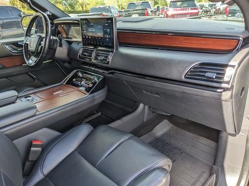 Used 2023 Lincoln Navigator 4WD image 13