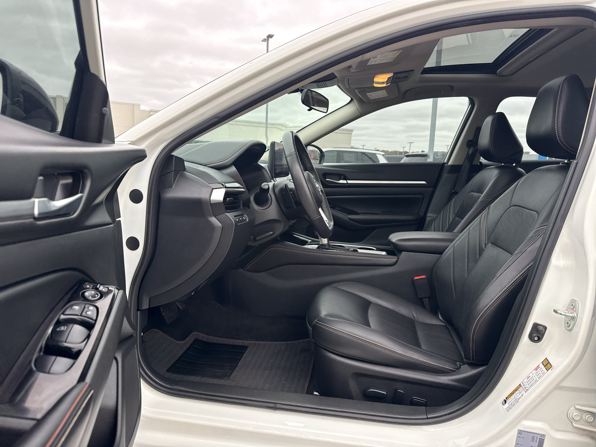 Used 2024 Nissan Altima 2.5 SR w/ SR Premium Package AWD/4WD image 4