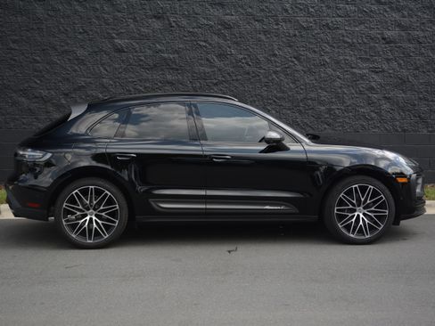 Certified 2026 Porsche Macan Turbo AWD/4WD image 8
