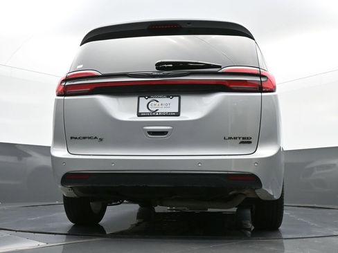 Used 2023 Chrysler Pacifica Limited w/ S Appearance Package image 50