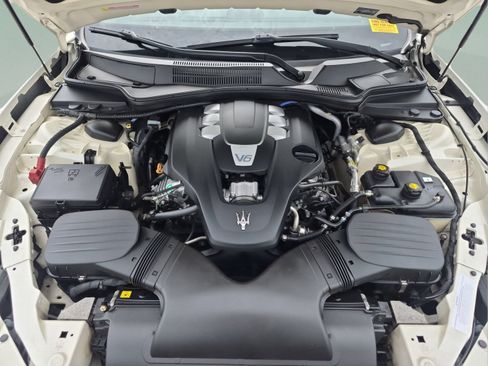Used 2018 Maserati Ghibli RWD image 21