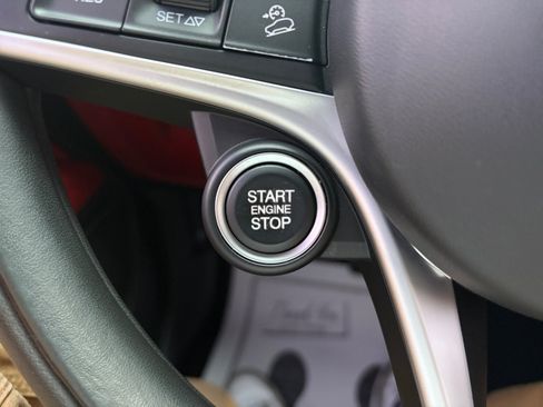 Used 2018 Alfa Romeo Stelvio Ti AWD/4WD image 30