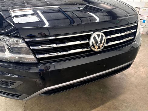 Used 2021 Volkswagen Tiguan SE w/ Panoramic Sunroof Package FWD image 35