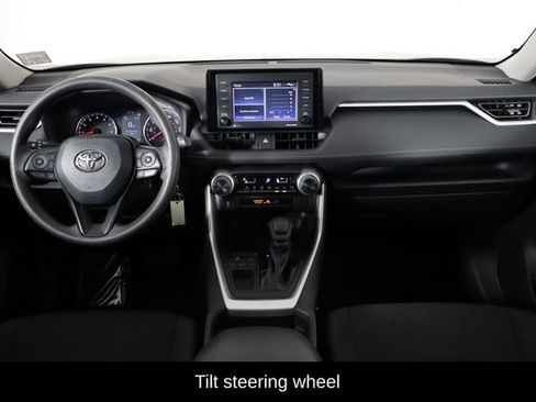 Used 2020 Toyota RAV4 LE FWD image 13