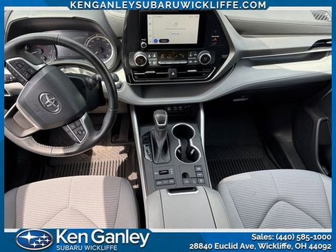 Used 2023 Toyota Highlander LE AWD/4WD image 12
