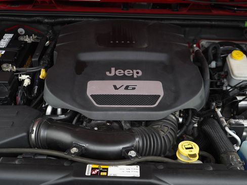 Used 2014 Jeep Wrangler Unlimited Sport w/ Quick Order Package 24S AWD/4WD image 27