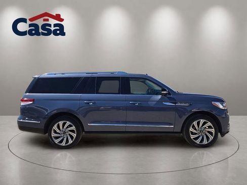 Used 2022 Lincoln Navigator L Reserve AWD/4WD image 2