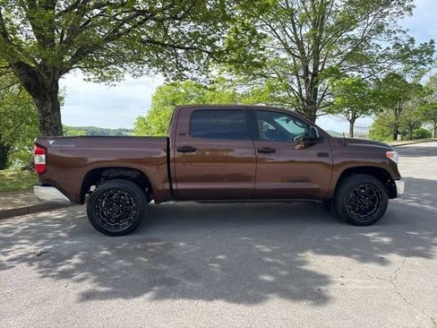 Used 2017 Toyota Tundra SR5 w/ SR5 Upgrade Package image 8