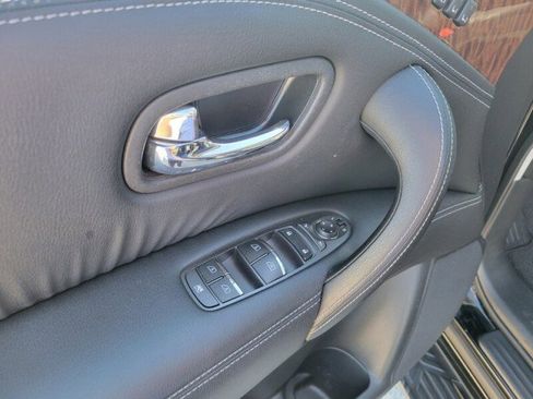 Used 2020 Nissan Armada SL image 14