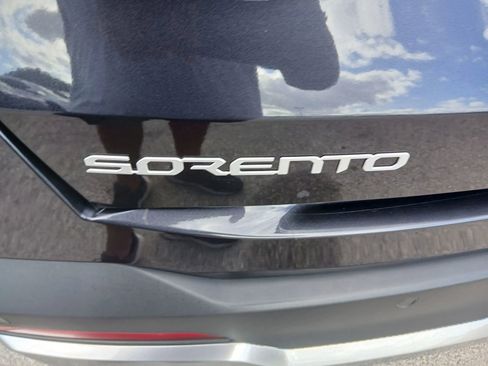 Used 2025 Kia Sorento S w/ Panoramic Sunroof Package FWD image 15