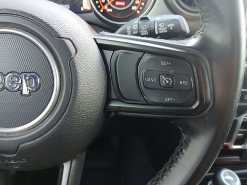 Used 2021 Jeep Wrangler Unlimited Sport AWD/4WD image 25