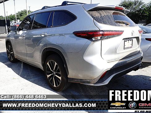 Used 2022 Toyota Highlander XSE FWD image 8