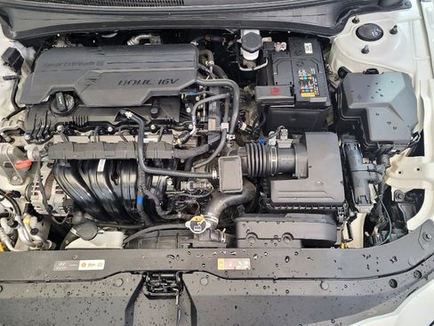 Used 2024 Hyundai Elantra SEL FWD image 30