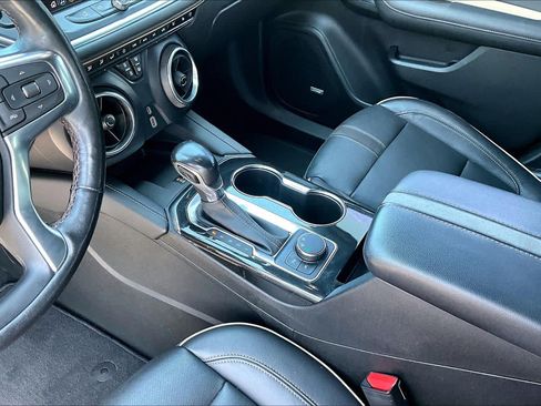Used 2019 Chevrolet Blazer Premier w/ Sun and Wheels Package FWD image 17