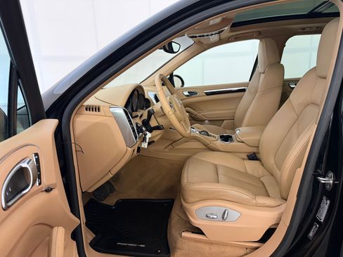 Used 2013 Porsche Cayenne w/ Convenience Pkg AWD/4WD image 5