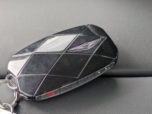 Used 2025 Genesis G80 2.5T image 30