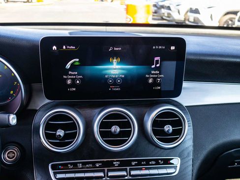 Used 2020 Mercedes-Benz GLC 300 image 30