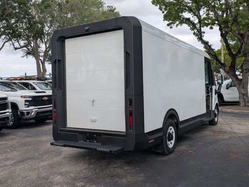 Used 2024 Chevrolet Brightdrop 600 w/ Battery Pack, Max Range AWD/4WD image 2