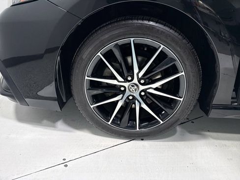 Used 2023 Toyota Camry SE image 4