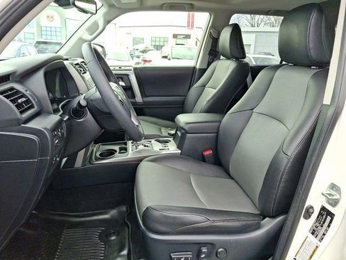 Used 2022 Toyota 4Runner SR5 Premium w/ Moonroof Package RWD image 17