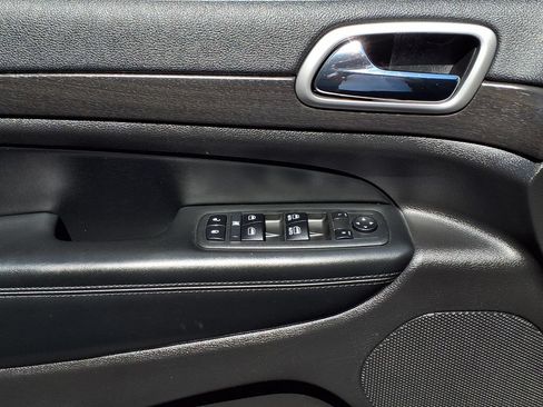 Used 2018 Jeep Grand Cherokee Altitude RWD image 19