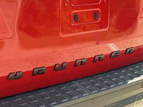 Used 2025 Toyota 4Runner TRD Off-Road Premium AWD/4WD image 18