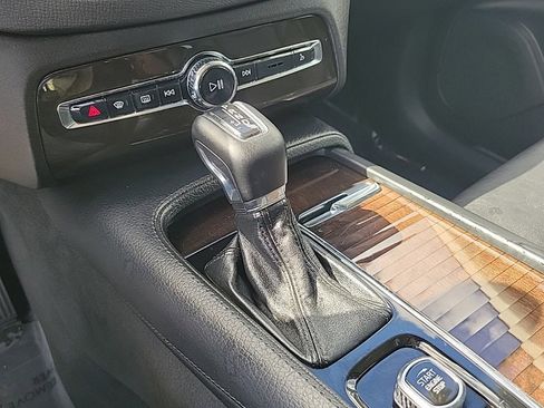 Used 2018 Volvo XC90 T5 Momentum w/ Momentum Plus Package image 22