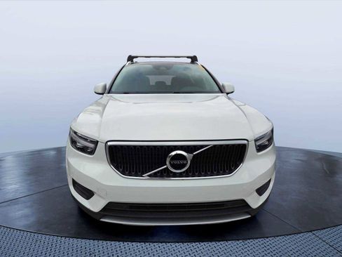 Used 2019 Volvo XC40 T4 Momentum FWD image 2