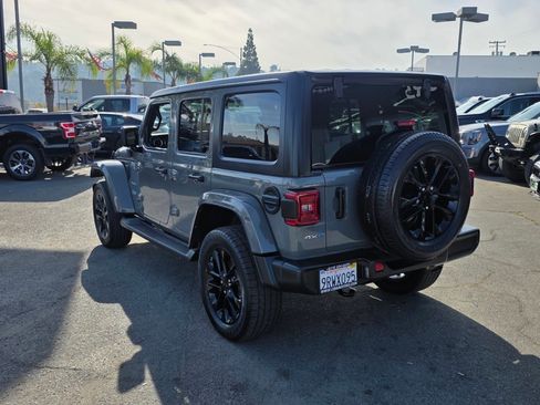 Used 2021 Jeep Wrangler Unlimited Sahara image 7