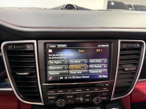 Used 2016 Porsche Panamera 4 image 38