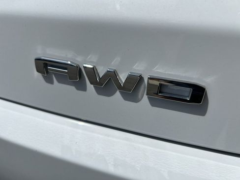 Used 2023 GMC Acadia Denali AWD/4WD image 8