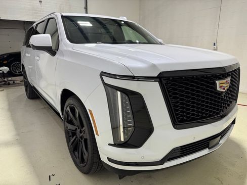 Used 2026 Cadillac Escalade ESV Sport w/ Touring Package AWD/4WD image 9