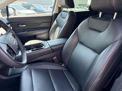 Used 2025 Nissan Murano SV AWD/4WD image 17