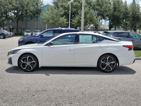 Certified 2025 Nissan Altima 2.5 SR w/ SR Premium Package FWD image 9