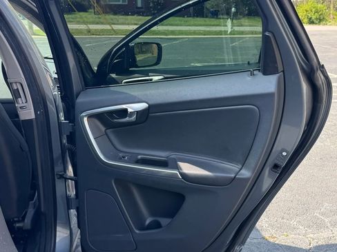 Used 2016 Volvo XC60 T5 Premier FWD image 18