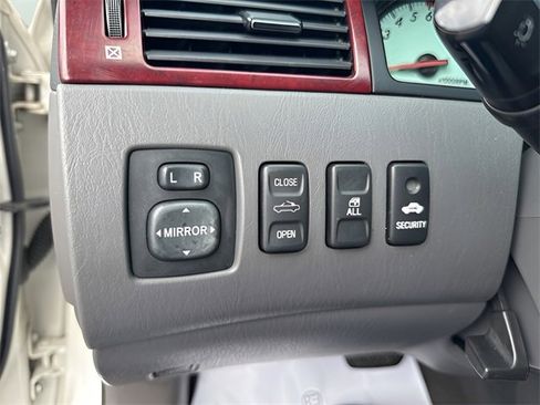 Used 2005 Toyota Solara SLE image 14