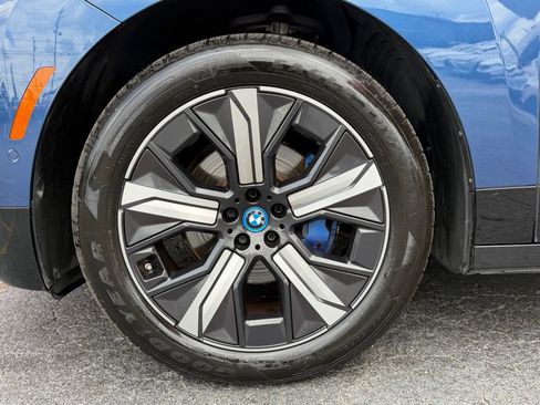 Used 2024 BMW iX xDrive50 w/ Sport Package AWD/4WD image 7