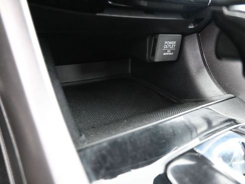 Used 2017 Honda Accord Sport image 19