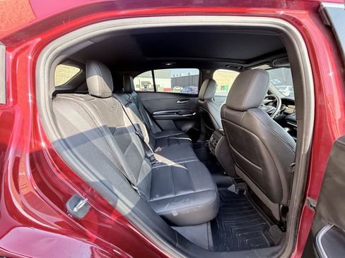 Used 2023 Cadillac XT4 Luxury w/ Cold Weather Package AWD/4WD image 12