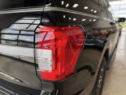 Used 2024 Ford Expedition XLT image 14