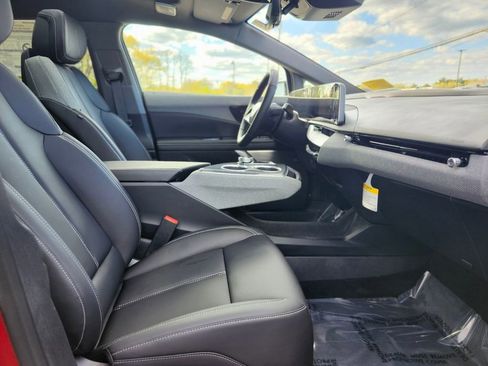 New 2026 Cadillac Optiq Sport 1 w/ LPO, Floor Liner Package AWD/4WD image 9