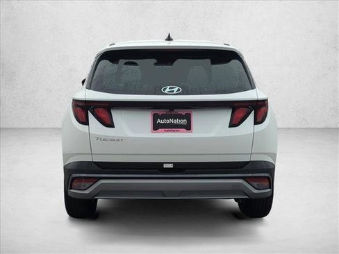 Certified 2025 Hyundai Tucson SE image 9