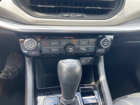 Used 2025 Jeep Compass Limited AWD/4WD image 19