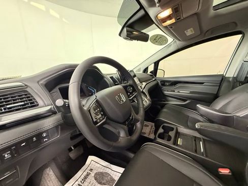 Used 2024 Honda Odyssey Elite image 4